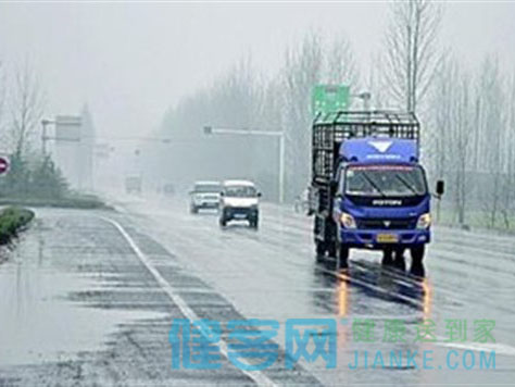多省高速公路因雨雪天氣關(guān)閉