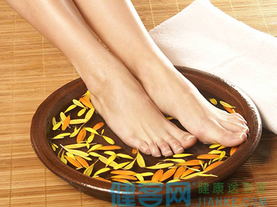 中藥泡腳需對(duì)癥用藥 時(shí)間宜30至45分鐘