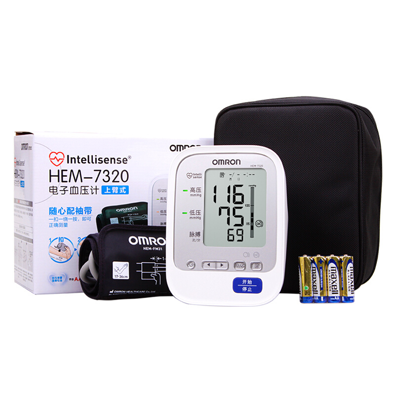 测量血压。 2
